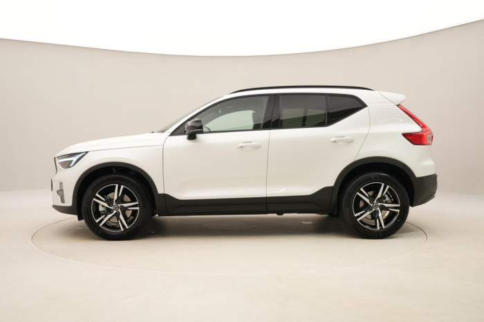 Volvo XC40 B3 AUT DARK PLUS na operativní leasing