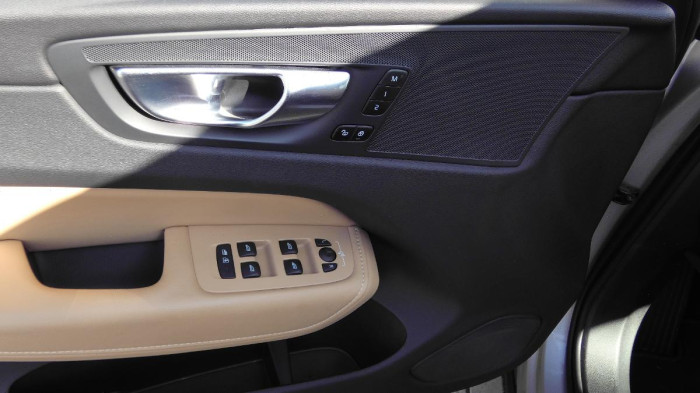 Volvo XC60 B5 AWD Plus Bright Auto na operativní leasing