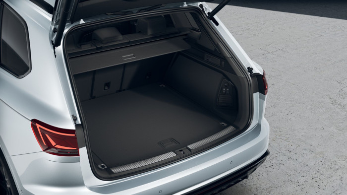 Volkswagen Touareg R-Line V6 3,0 TDI 170 kW 4MOT na operativní leasing