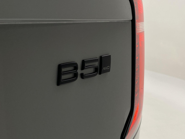 Volvo XC90 B5 AWD BLACK EDITION PLUS 7 na operativní leasing