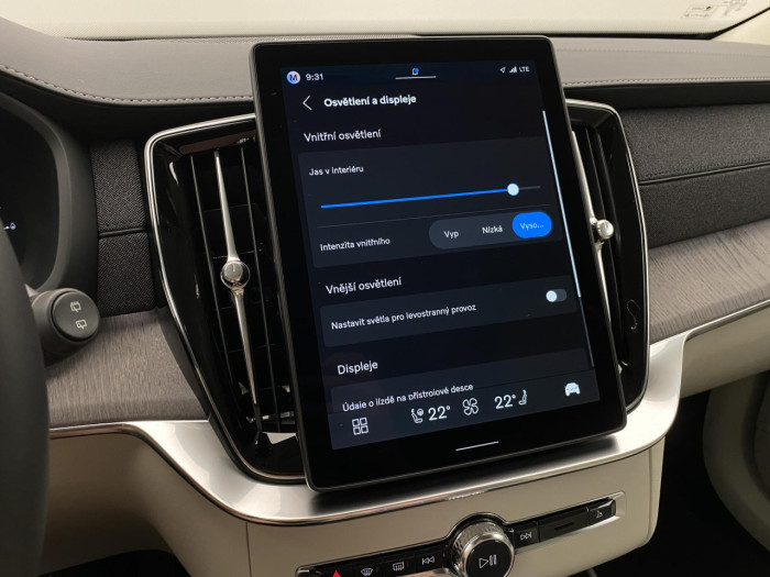 Volvo XC90 T8 AWD Plug-in BRIGHT PLUS 7m na operativní leasing