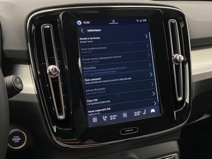 Volvo XC40 B4 AUT DARK PLUS na operativní leasing