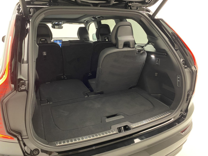 Volvo XC90 B5 AWD BLACK EDITION PLUS 7 na operativní leasing