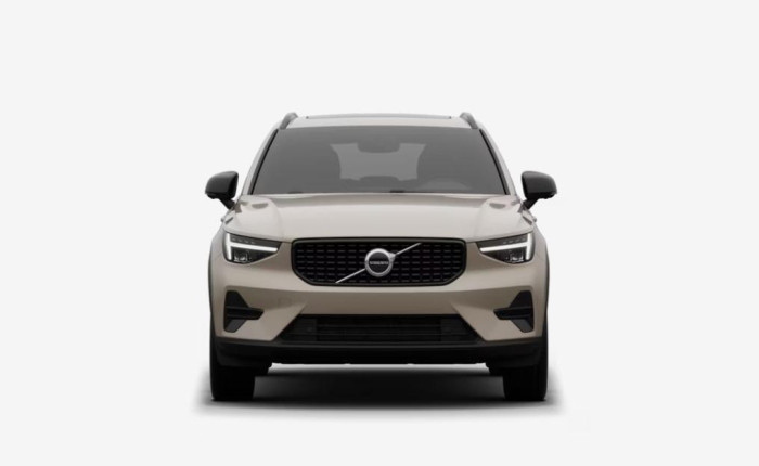 Volvo XC40 B3 AUT DARK PLUS na operativní leasing