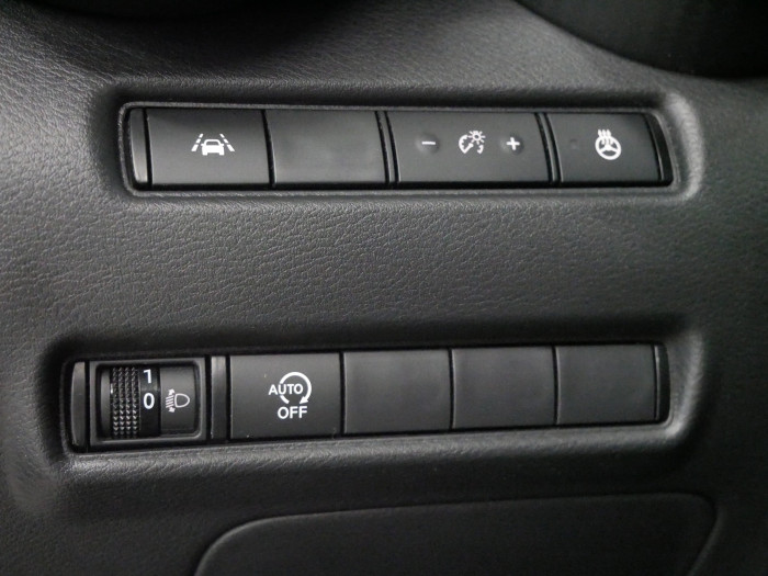 Nissan Juke 1.0 DIG-T 84 kW N-Connecta na operativní leasing