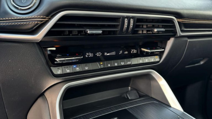 MAZDA CX-60 2.5 PHEV HOMURA PLUS – VÝKON, KTERÝ NEPLATÍTE NA KAŽDÉ TANKOVÁNÍ na operativní leasing