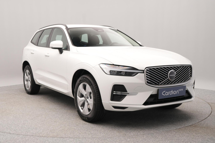 Volvo XC60 B5 AWD AUT ESSENTIAL na operativní leasing