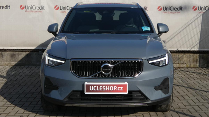 Volvo XC40 T2 FWD Momentum Core na operativní leasing