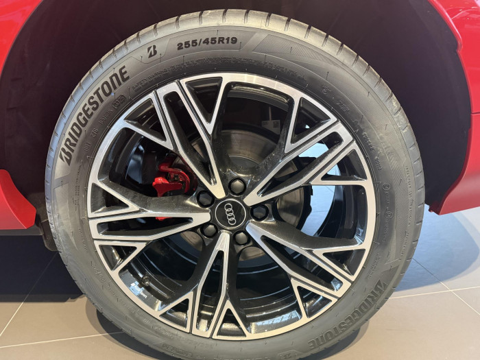 Audi Q3 TFSI 110 kW Stronic na operativní leasing