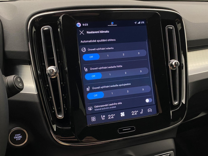 Volvo XC40 B3 AUT DARK PLUS na operativní leasing