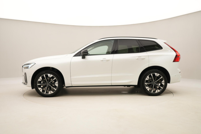 Volvo XC60 B5 AWD AUT DARK PLUS na operativní leasing