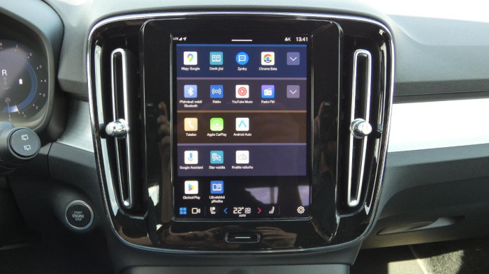 Volvo XC40 B3 Plus Dark na operativní leasing