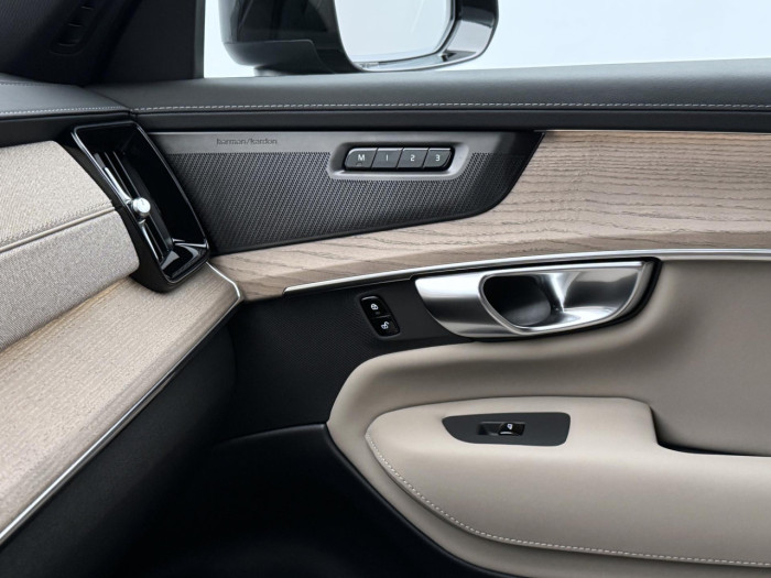 Volvo XC90 B5 AWD AUT DARK PLUS 7míst na operativní leasing