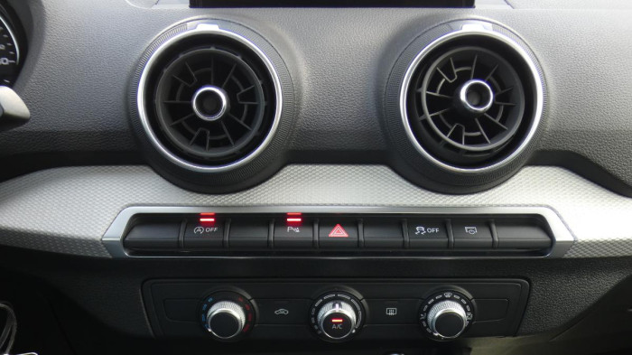 Audi Q2 1,5 TFSI S-line S-tronic na operativní leasing