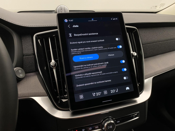Volvo XC90 T8 AWD Plug-in DARK ULTRA na operativní leasing