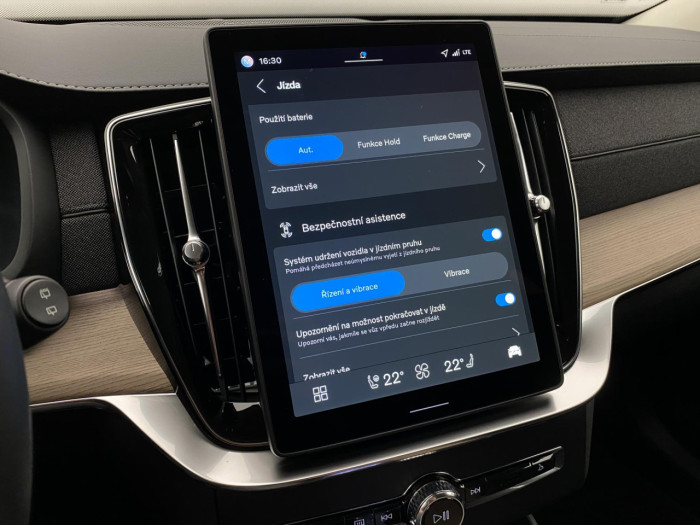 Volvo XC90 T8 AWD RECHARGE BRIGHT PLUS 7m na operativní leasing