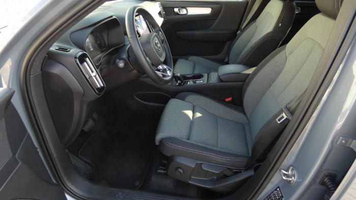 Volvo XC40 T2 FWD Momentum Core na operativní leasing