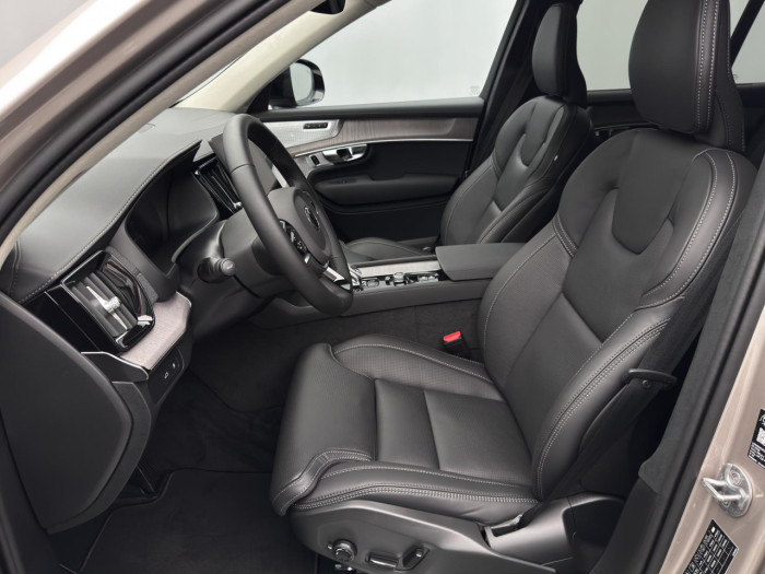 Volvo XC90 T8 AWD Plug-in ULTRA DARK 7m na operativní leasing