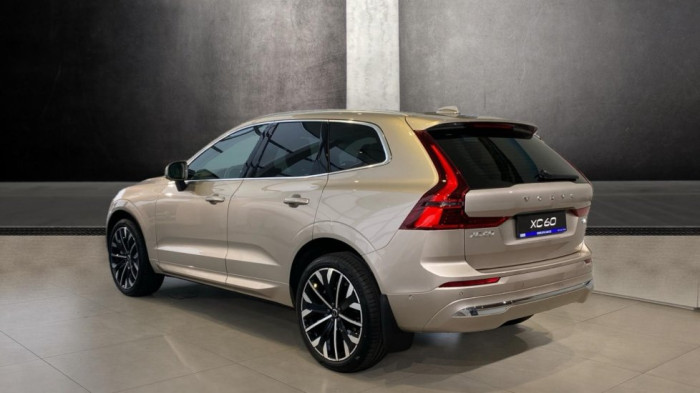 Volvo XC60 PLUS BRIGHT, B5 AWD, 184+10 kW / 250+14 HP na operativní leasing