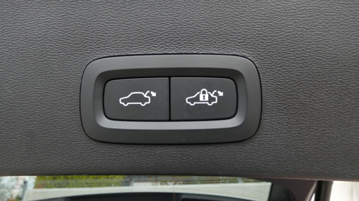 Volvo XC40 B4 FWD Core DCT na operativní leasing