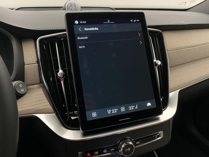 Volvo XC90 T8 AWD Plug-in DARK PLUS 7m na operativní leasing