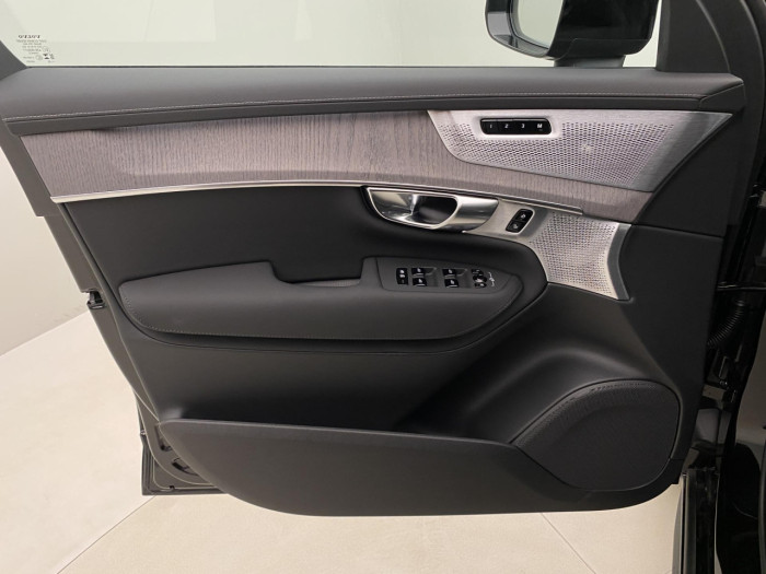 Volvo XC90 T8 AWD Plug-in DARK ULTRA na operativní leasing