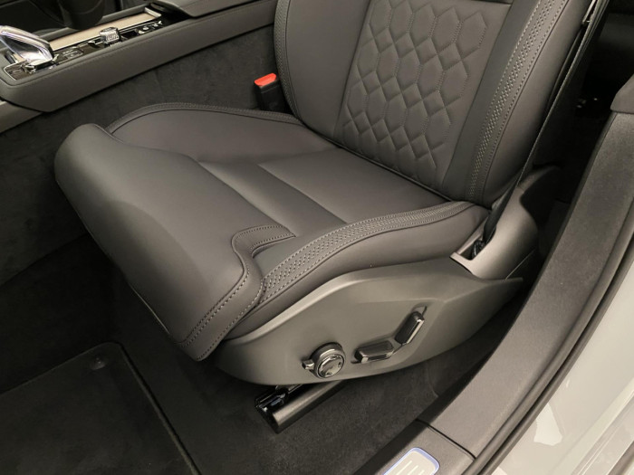 Volvo XC90 T8 AWD RECHARGE BRIGHT PLUS 7m na operativní leasing