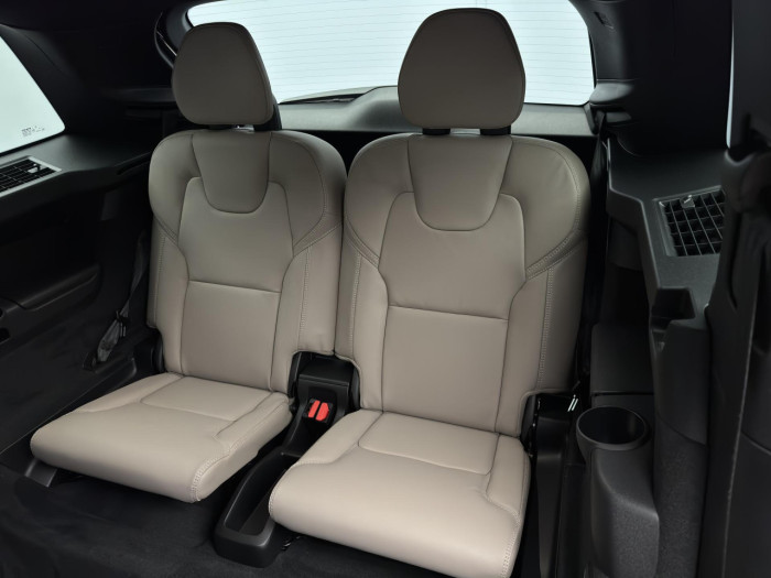 Volvo XC90 T8 AWD Plug-in DARK PLUS 7m na operativní leasing
