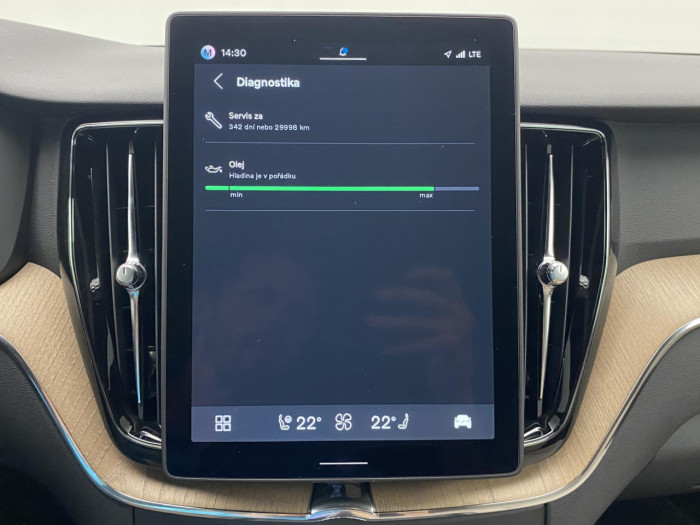 Volvo XC60 B5 AWD AUT DARK PLUS na operativní leasing
