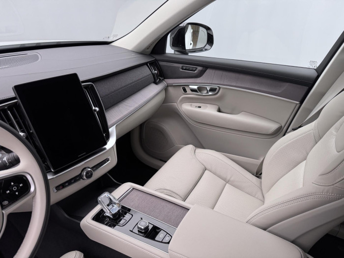 Volvo XC90 B5 AWD AUT DARK PLUS 7míst na operativní leasing