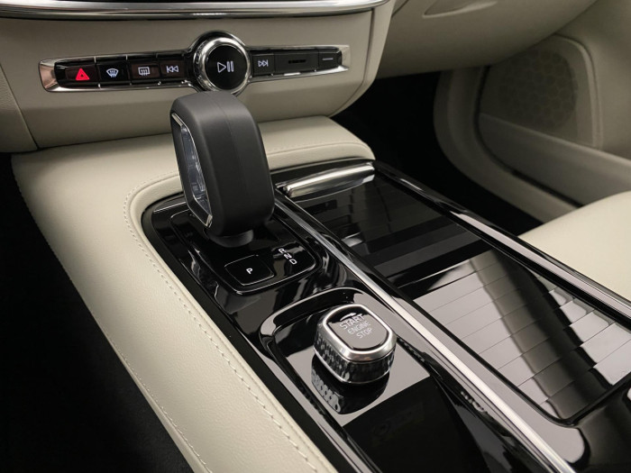 Volvo V90 T6 AWD Plug-in BRIGHT PLUS na operativní leasing