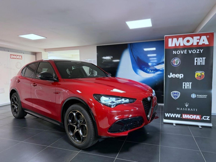 Alfa Romeo Stelvio 2.0 T 280k AT8 ZF Q4 4x4 Intensa *492* na operativní leasing