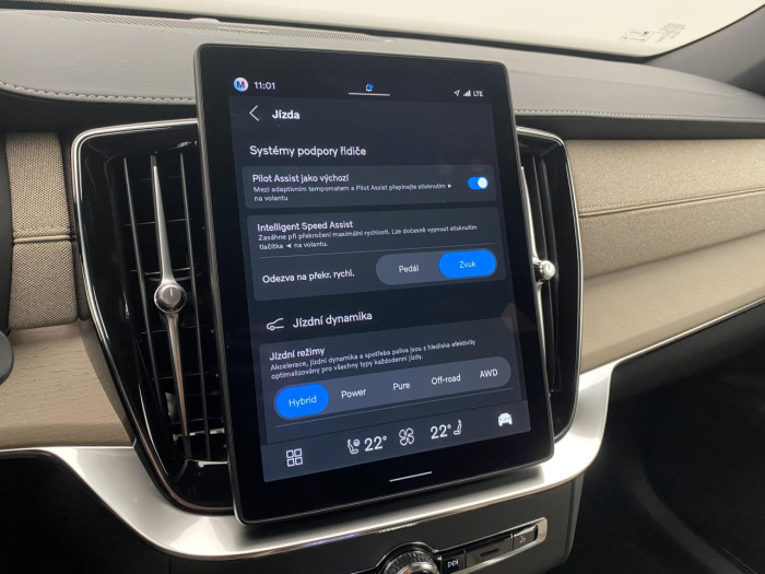 Volvo XC90 T8 AWD Plug-in BRIGHT PLUS 7m na operativní leasing