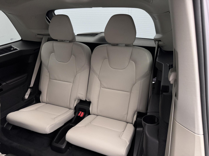 Volvo XC90 B5 AWD AUT DARK PLUS 7-míst na operativní leasing