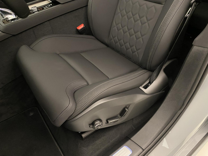 Volvo XC90 B5 AWD AUT DARK PLUS 7míst na operativní leasing