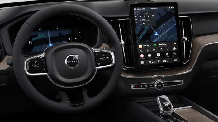 Volvo XC60 B5 AWD AUT DARK PLUS na operativní leasing