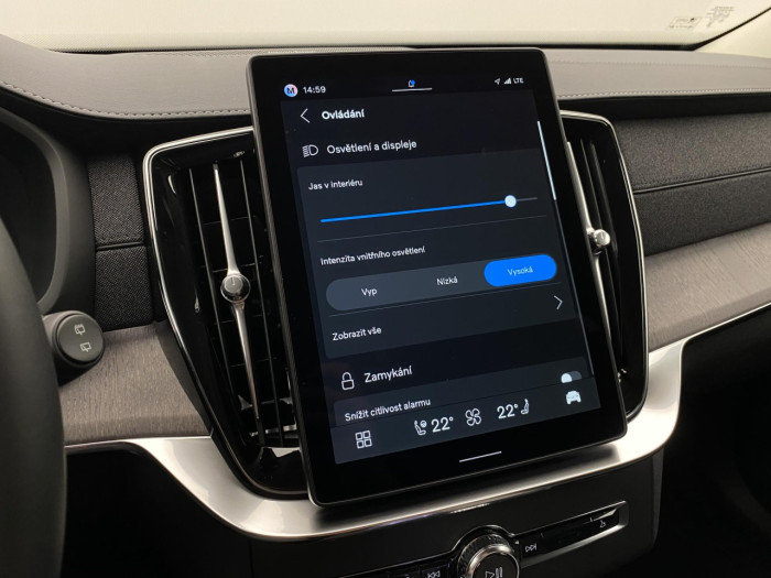 Volvo XC90 T8 AWD Plug-in BRIGHT PLUS 7m na operativní leasing