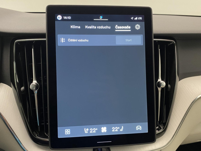 Volvo XC60 B5 AWD AUT DARK PLUS na operativní leasing