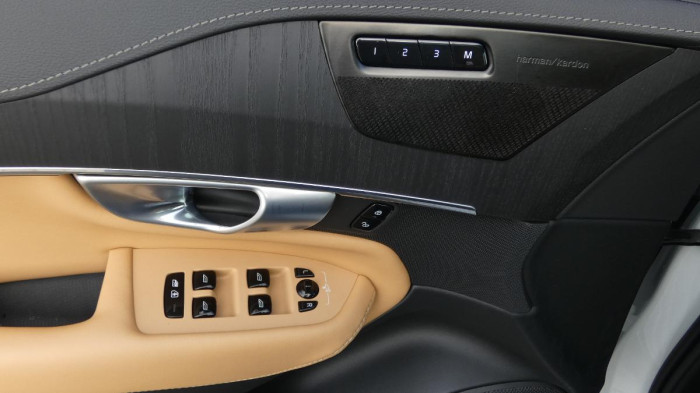 Volvo XC90 B5 AWD Plus Bright 7 míst na operativní leasing