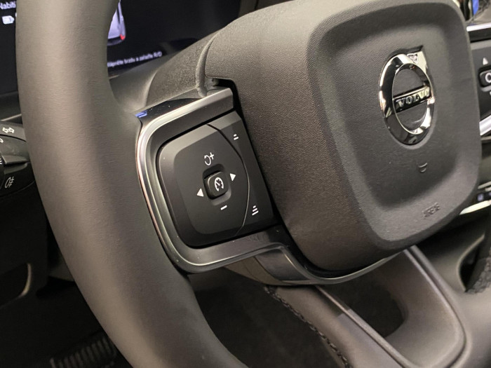 Volvo EX40 SINGLE MOTOR ELETRIC PLUS na operativní leasing