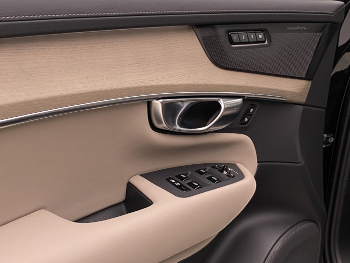 Volvo XC90 T8 AWD Plug-in BRIGHT PLUS 7m na operativní leasing