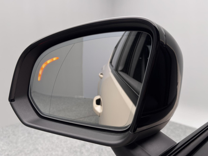Volvo XC40 B3 AUT DARK PLUS na operativní leasing