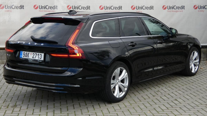 Volvo V90 B4 AWD Diesel Momentum na operativní leasing