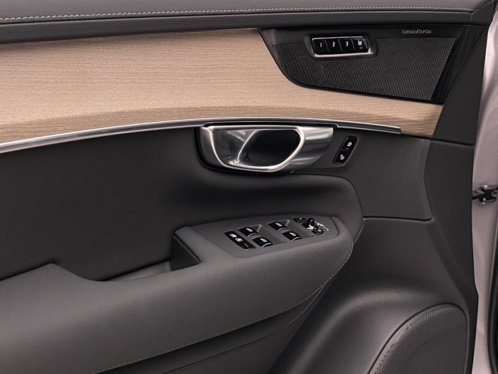 Volvo XC90 T8 AWD RECHARGE BRIGHT PLUS 7m na operativní leasing