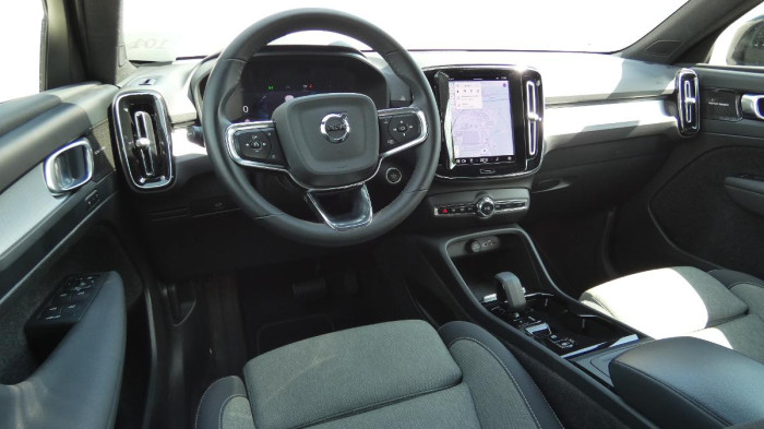 Volvo XC40 B3 Plus Dark na operativní leasing