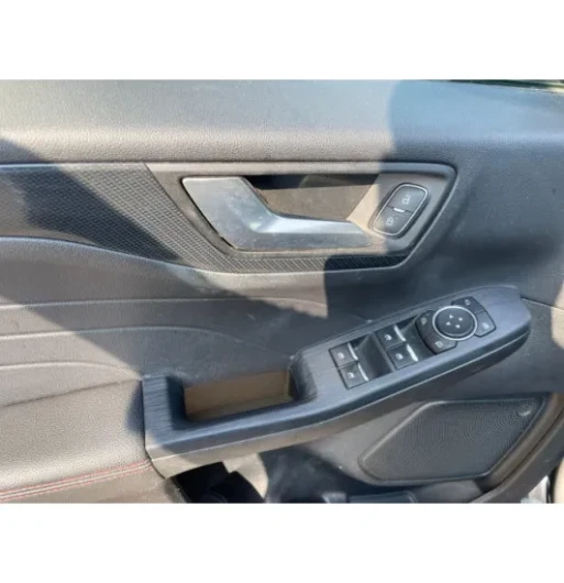 Ford Kuga 1.5EB 110 ST-Line na operativní leasing