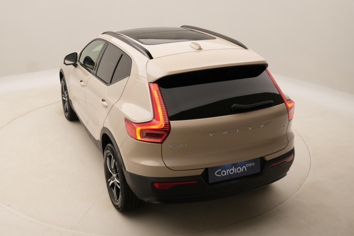 Volvo XC40 B3 AUT DARK PLUS na operativní leasing