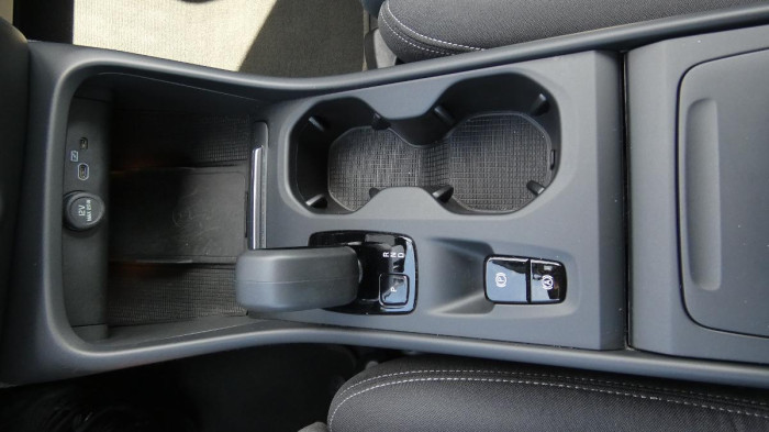 Volvo XC40 T2 FWD Momentum Core na operativní leasing