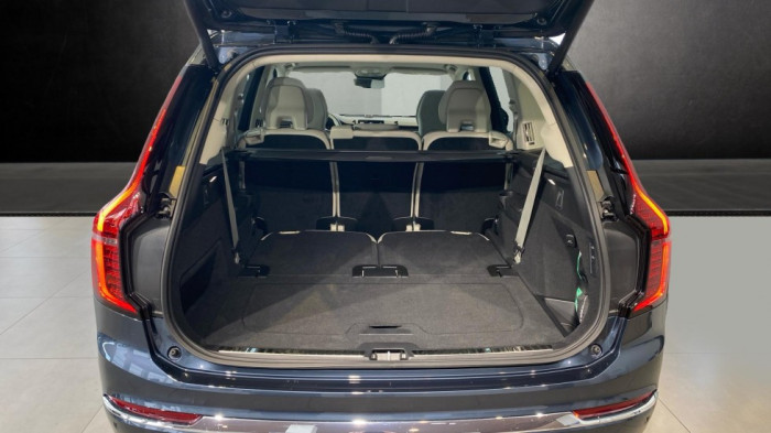 Volvo XC90 PLUS BRIGHT, T8 AWD, 184+115 kW / 250+156 HP na operativní leasing