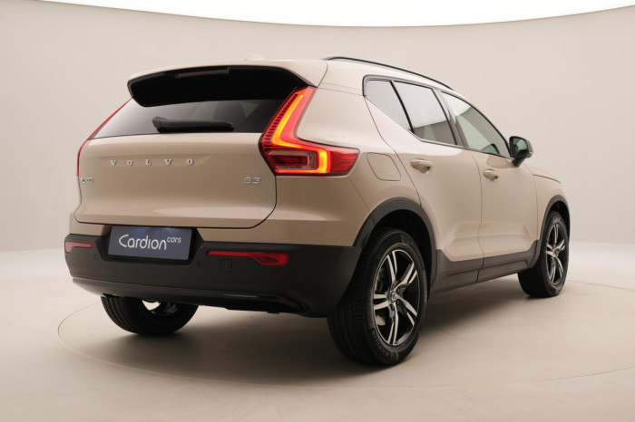 Volvo XC40 B3 AUT DARK PLUS na operativní leasing
